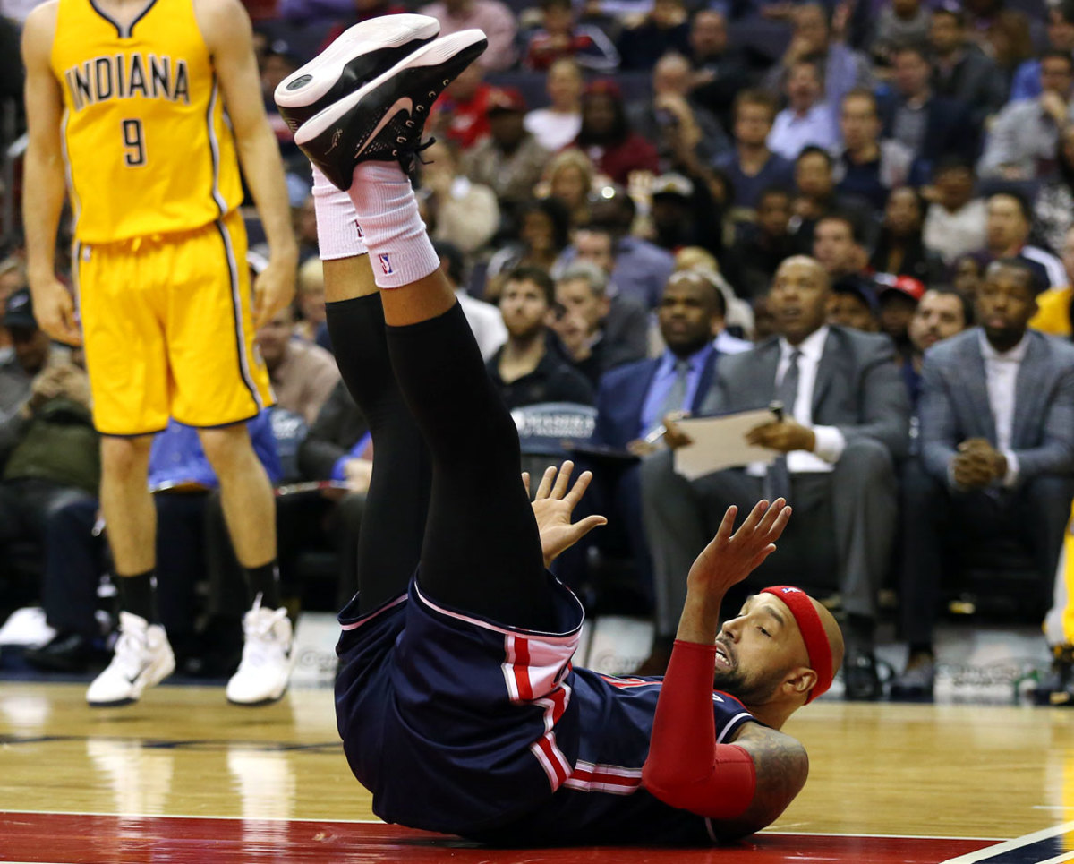 Drew-Gooden-2015-0325-foul-face-react.jpg